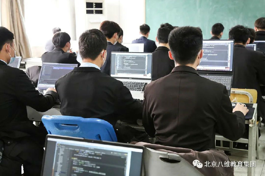 八維教育帶你了解linux運維行業(yè)就業(yè)前景怎么樣