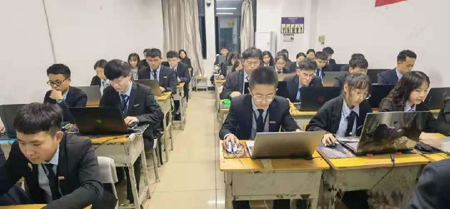 八維教育開啟移動通信IT職業(yè)之路為未來打造IT技術(shù)精英人才