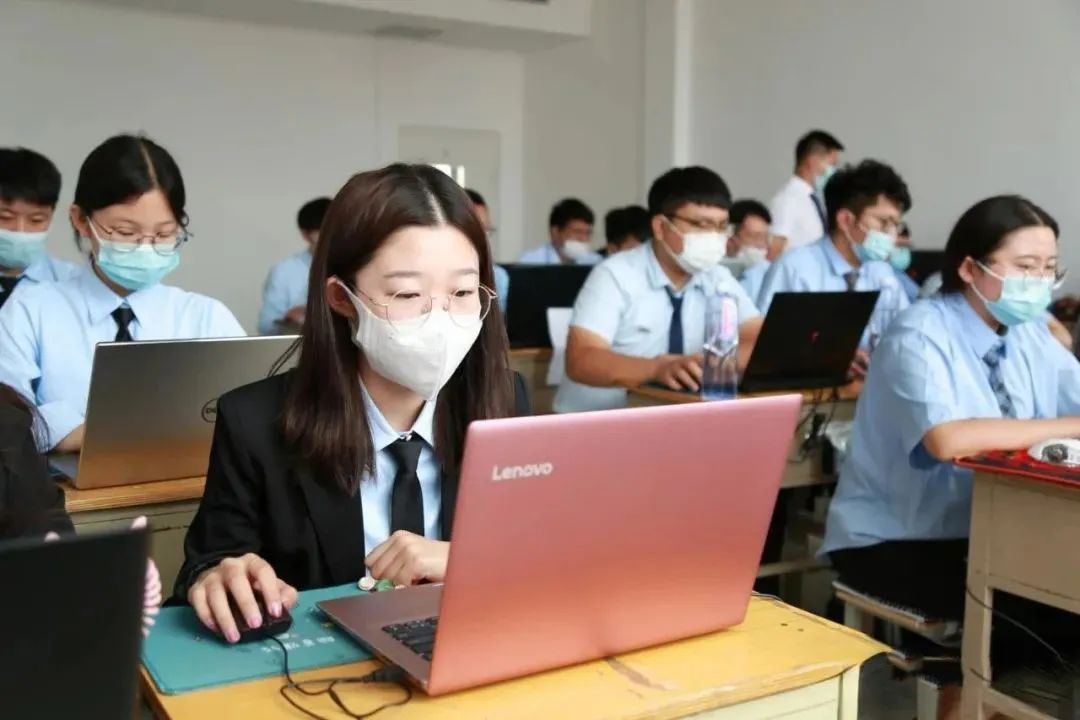 八維學(xué)院堅持以學(xué)生為中心打造云計算行業(yè)精英人才