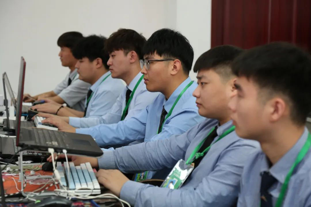 八維學院創新教學模式培養云計算專業人才