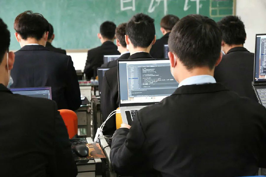 八維集團推動教育培訓質量提升引領IT培訓領域發展培養IT領域人才