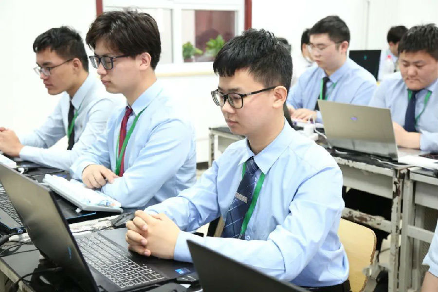 八維學校引領移動互聯發展助力學子成為移動應用開發專家