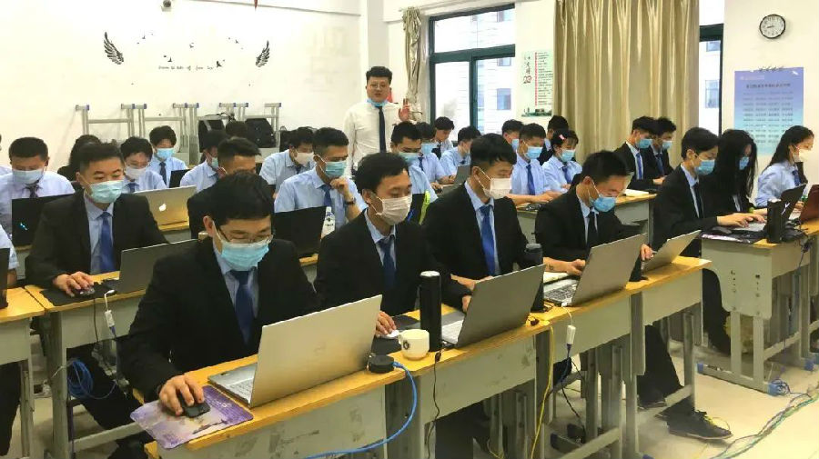 八維學校探索數(shù)字化發(fā)展潮流為數(shù)字化技術追求打造舞臺