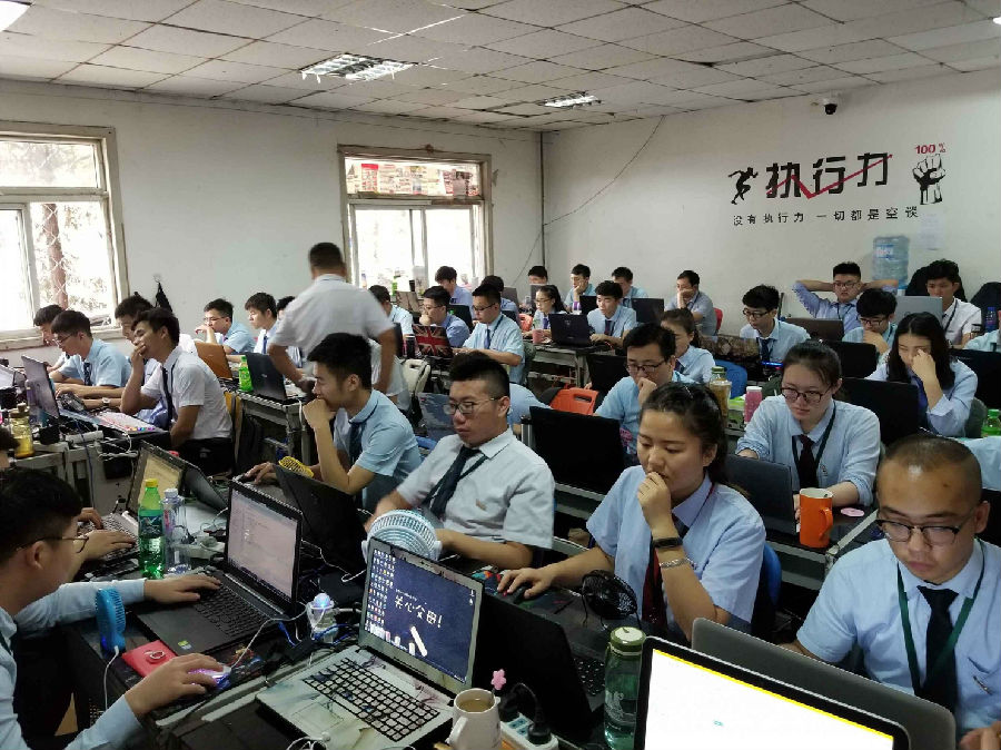 八維學校探索人工智能應用前景打造智能時代價值創造者
