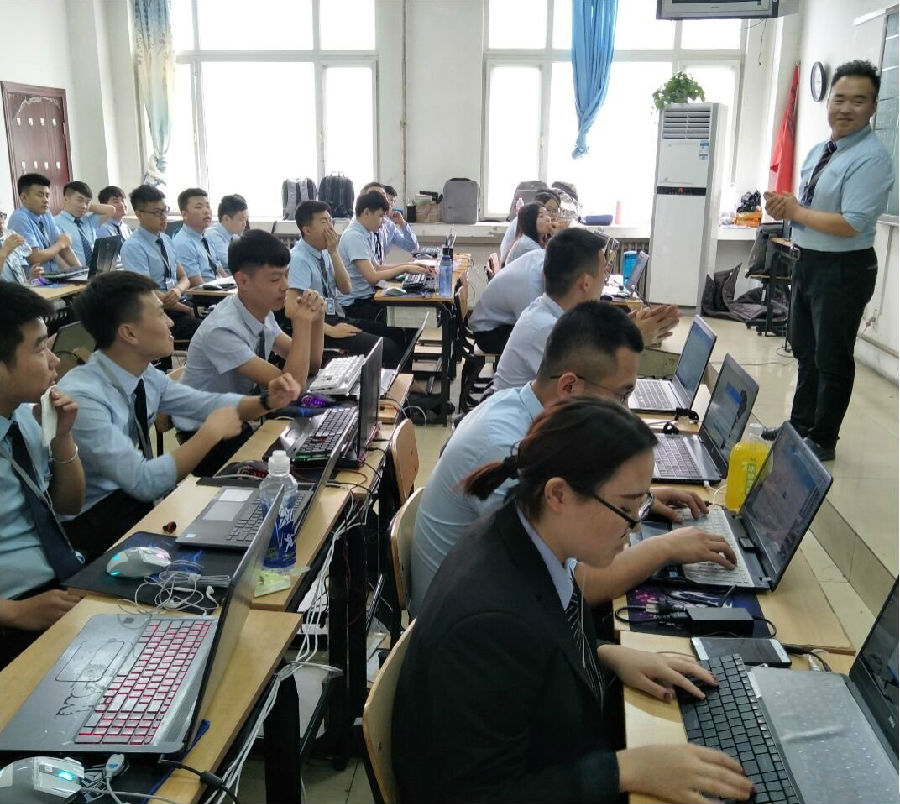 八維學校探索人工智能應用前景打造智能時代價值創造者