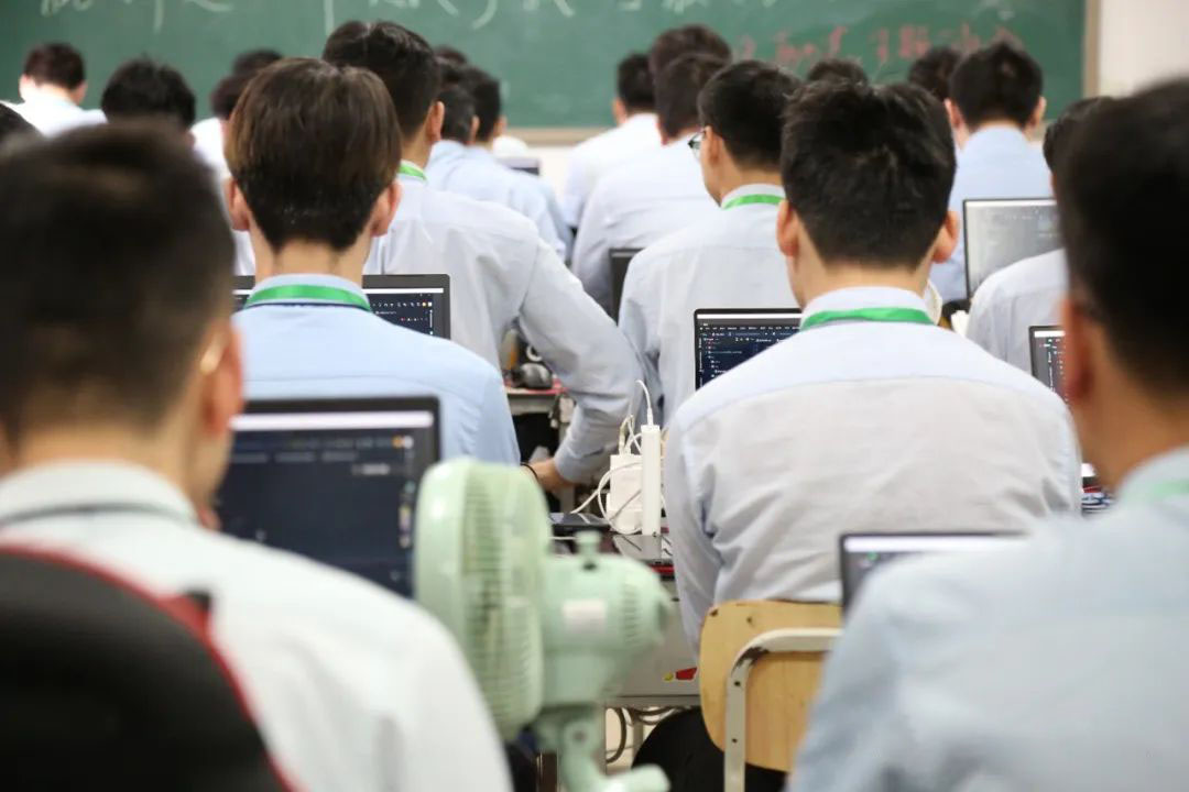 八維教育引領物聯網教育創新打造物聯網科技新生力量