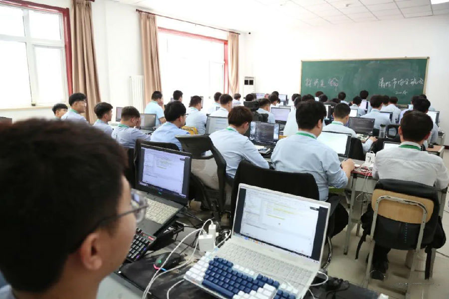 八維學校探索數字化技術發展新方向實現學子職業夢想