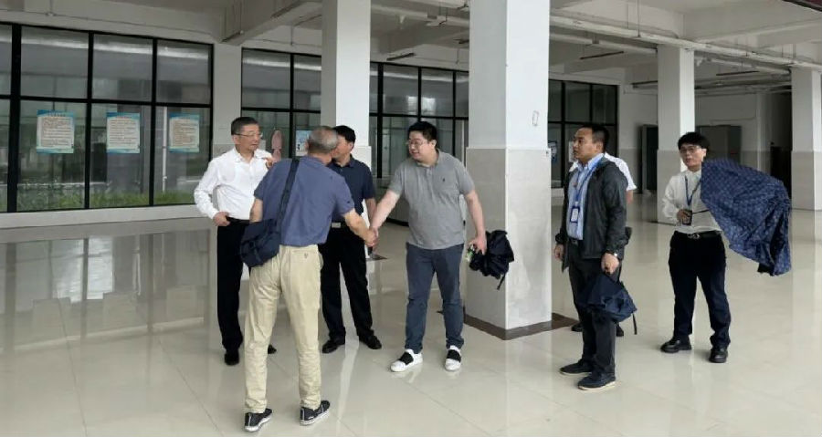 臨港產業大學一行到八維職業學校上海校區參觀交流