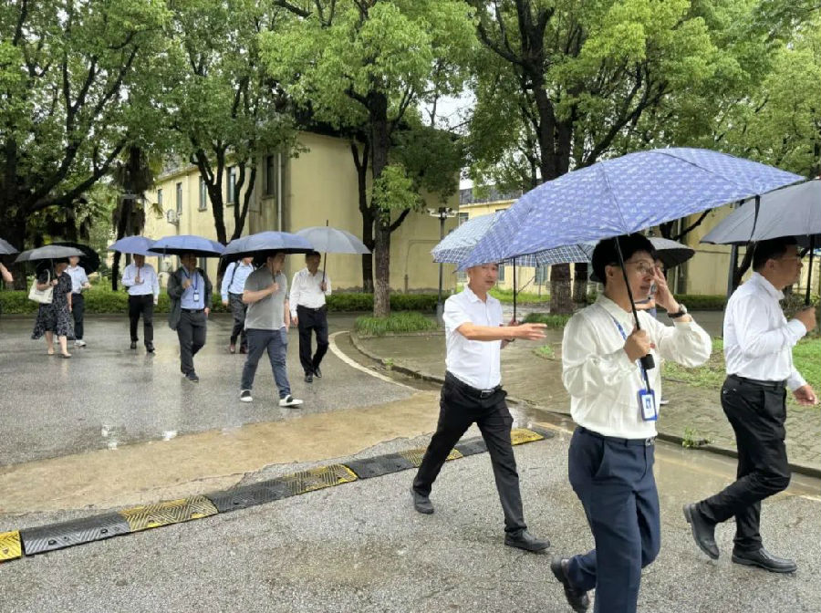 臨港產業大學一行到八維職業學校上海校區參觀交流