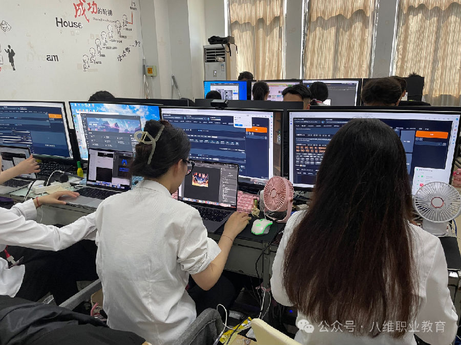 八維職業(yè)學(xué)校國際新媒體五天免費(fèi)試聽課程開班