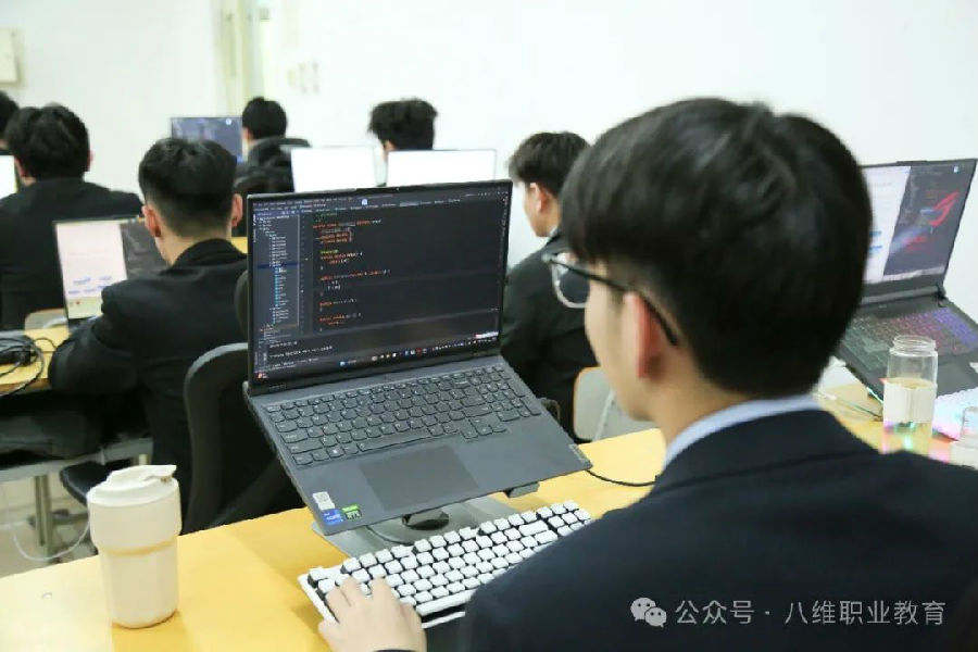 天津大數(shù)據(jù)培訓(xùn)機(jī)構(gòu)哪個口碑好推薦八維職業(yè)學(xué)校的理由