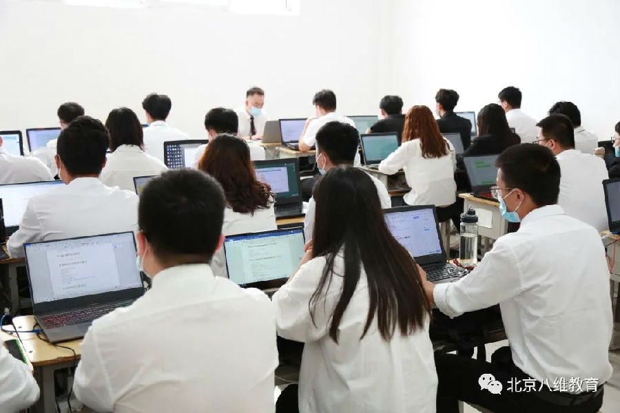 八維教育上海校區(qū)云計(jì)算專業(yè)4月份畢業(yè)班級(jí)喜報(bào)新鮮出爐