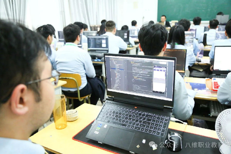 八維教育北京校區(qū)云計(jì)算專業(yè)四月考核最新就業(yè)喜報來襲
