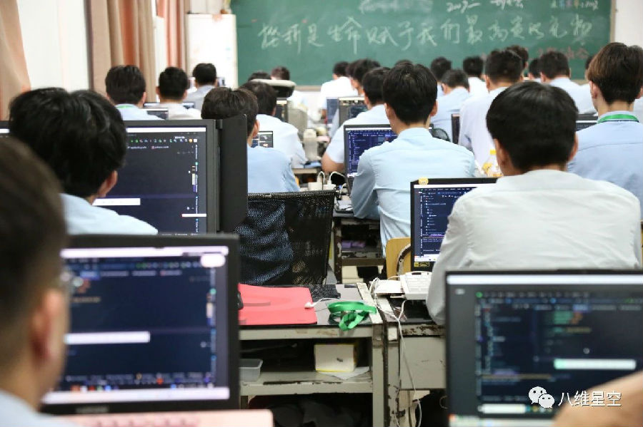 八維教育北京校區(qū)云計(jì)算專業(yè)四月考核最新就業(yè)喜報來襲