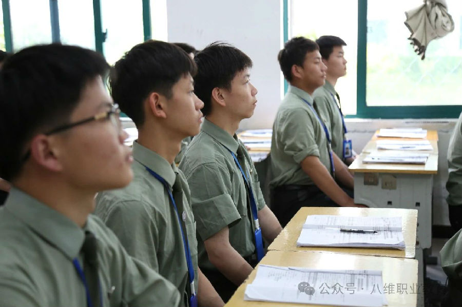 江蘇宿遷八維學(xué)校引領(lǐng)未來科技的智慧風(fēng)暴打造未來科技精英的搖籃