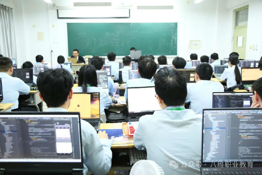 江蘇宿遷八維教育打造高薪就業(yè)新篇章助力學子職業(yè)騰飛