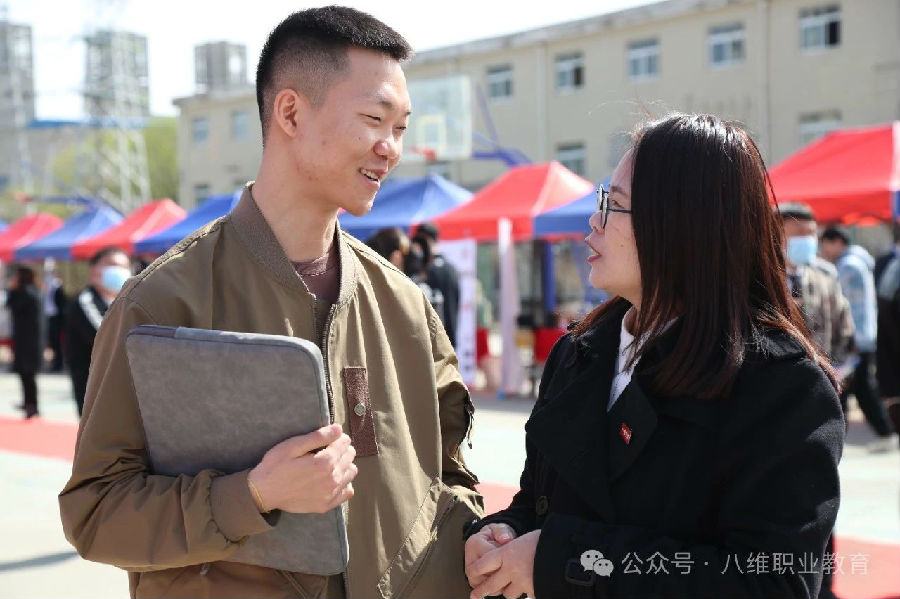 八維職業(yè)學(xué)校高質(zhì)量就業(yè)新引擎鋪就學(xué)子成功之路