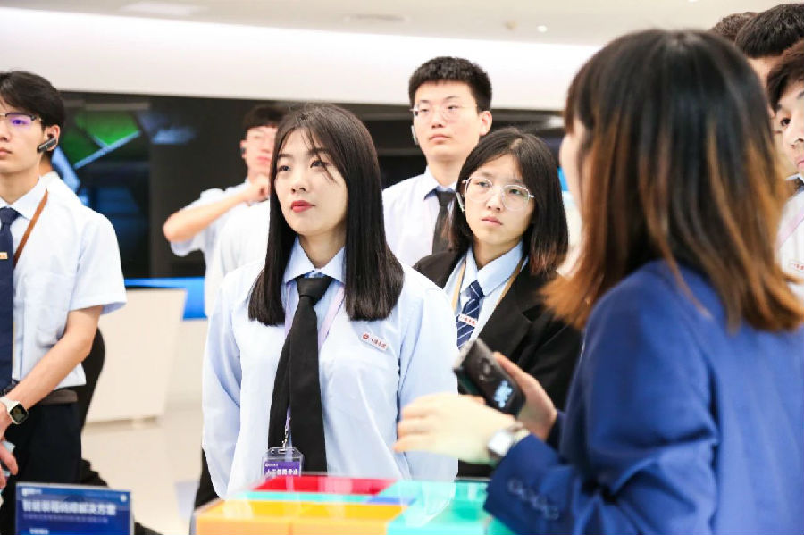 八維職業(yè)學校職業(yè)教育新典范技能人才的搖籃