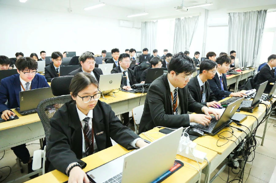 八維職業學校解鎖互聯網熱門專業的新視角開啟你的職業人生新篇章