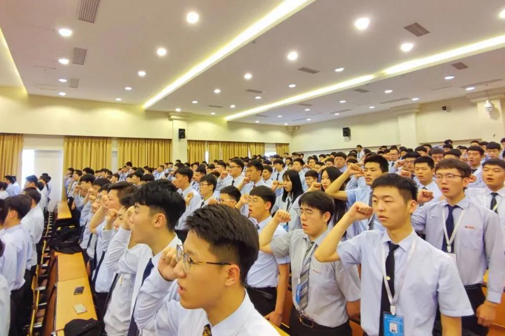 八維教育等你來，人工智能專業(yè)成為熱門選項(xiàng)！