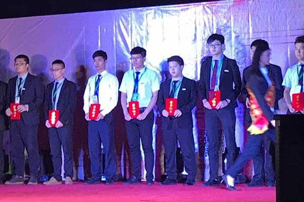 八維職業(yè)學校網絡工程專業(yè)學子學習生活風采