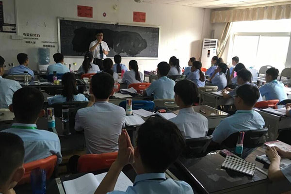 八維職業(yè)學校網絡工程專業(yè)學子學習生活風采