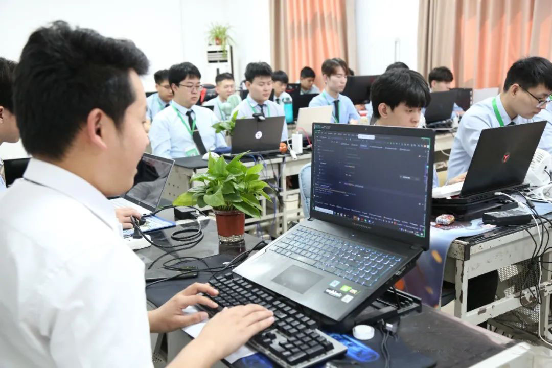 八維職業(yè)學校網(wǎng)絡工程專業(yè)學子學習生活風采