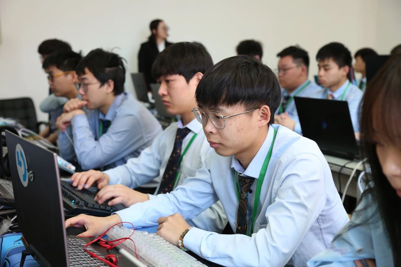 八維職業(yè)學校網(wǎng)絡工程專業(yè)學子學習生活風采