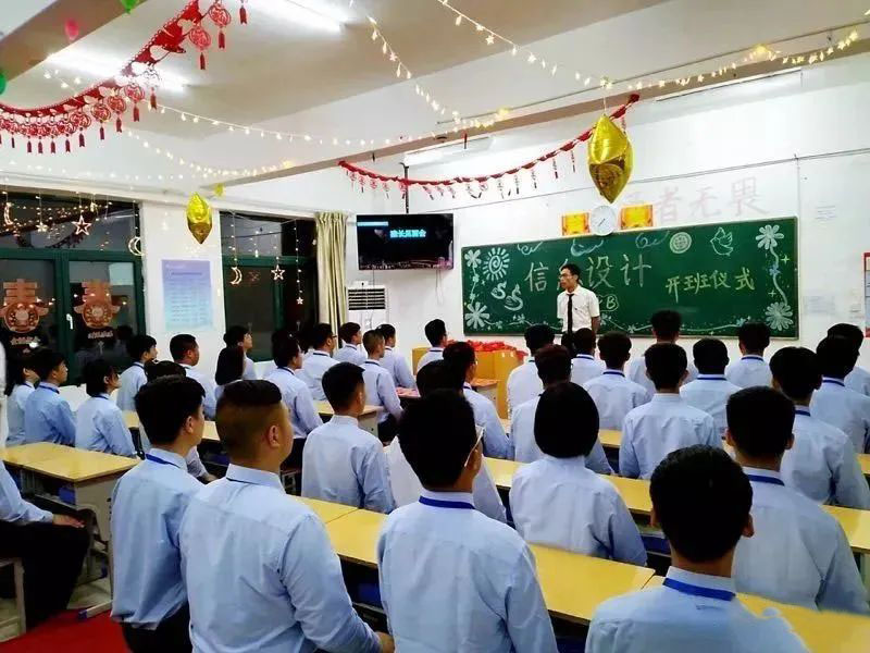 八維職業(yè)學校網(wǎng)絡工程專業(yè)學子學習生活風采