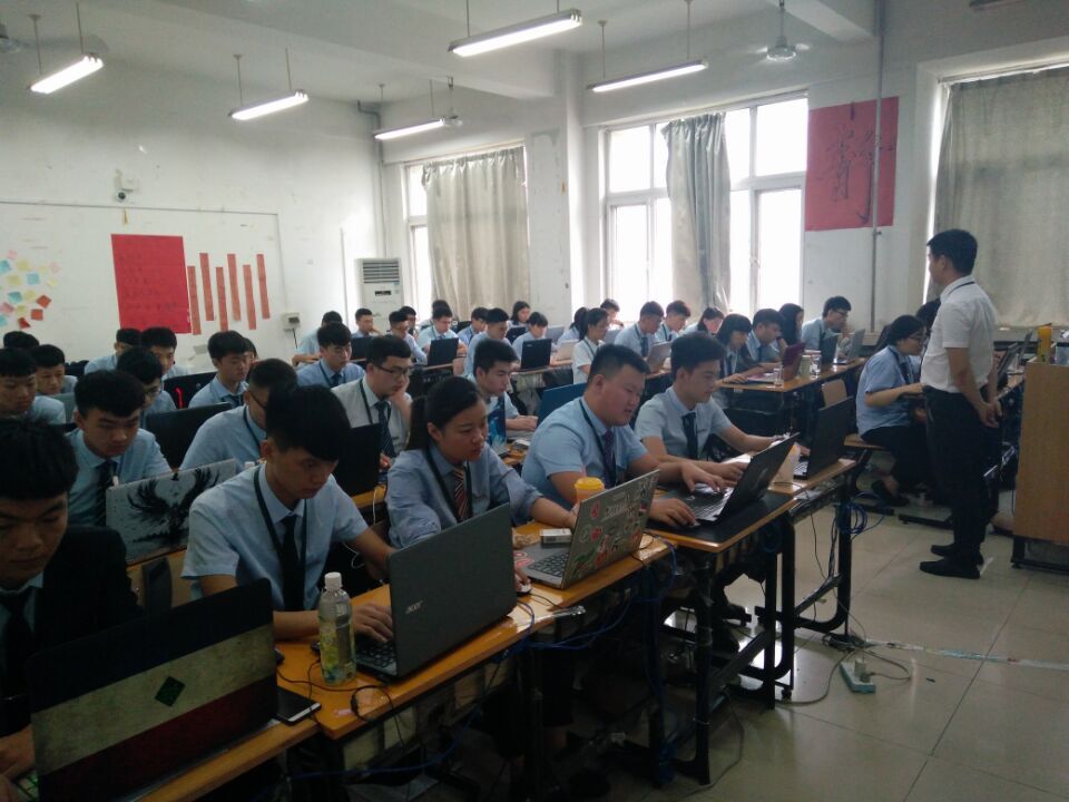 如何挑選人工智能培訓(xùn)機(jī)構(gòu)