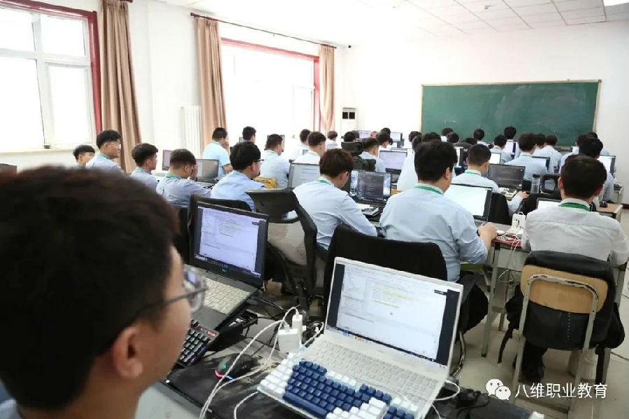 江蘇宿遷八維教育：引領(lǐng)人工智能AI教育，塑造AI領(lǐng)域的領(lǐng)航者與人才！